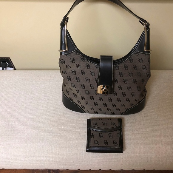 Dooney & Bourke Handbags - Dooney and Bourke Hobo womens purse and wallet Dooney & Bourke Handbags - Dooney and Bourke Hobo womens purse and wallet